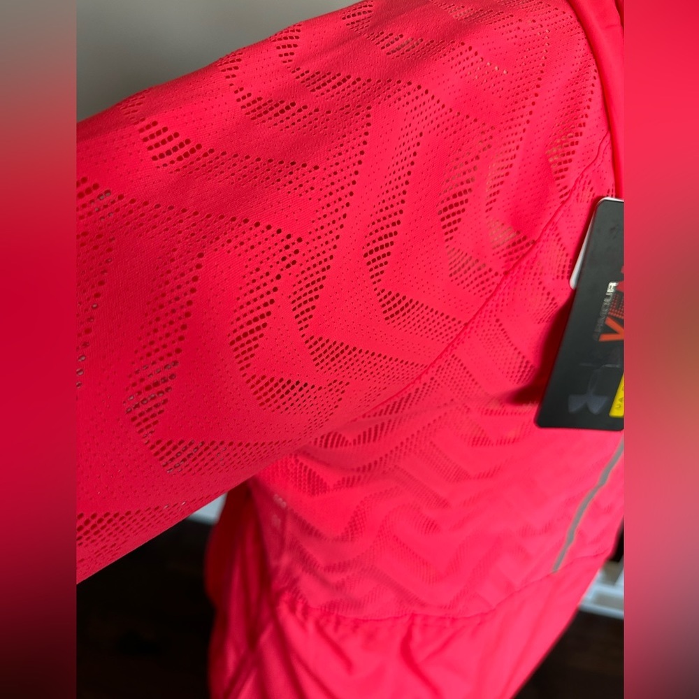 Under Armour Vent HeatGear Hooded Running Jacket Bright Pink Women's Large NWTs - Picture 6 of 13